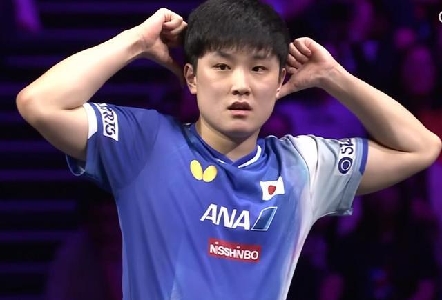 国乒20岁小将爆冷翻盘!张本智和嚣张言论遭打脸,被淘汰苦笑离场