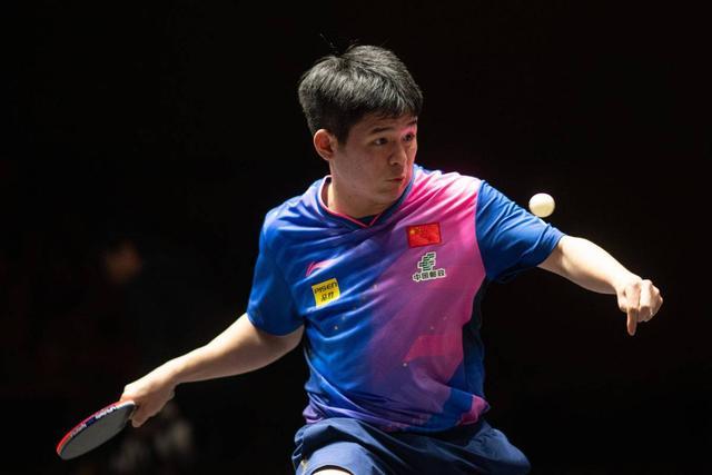 国乒20岁小将爆冷翻盘!张本智和嚣张言论遭打脸,被淘汰苦笑离场