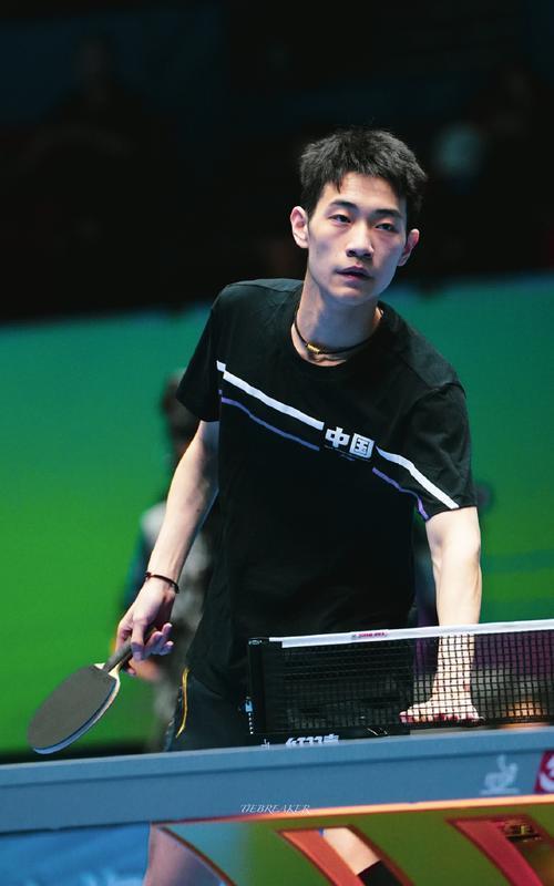 国乒20岁小将爆冷翻盘!张本智和嚣张言论遭打脸,被淘汰苦笑离场