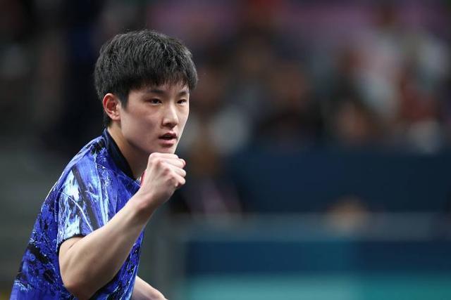 国乒20岁小将爆冷翻盘!张本智和嚣张言论遭打脸,被淘汰苦笑离场