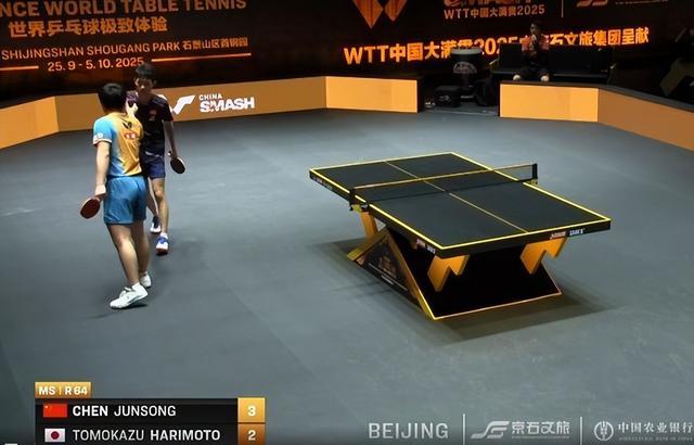 国乒20岁小将爆冷翻盘!张本智和嚣张言论遭打脸,被淘汰苦笑离场