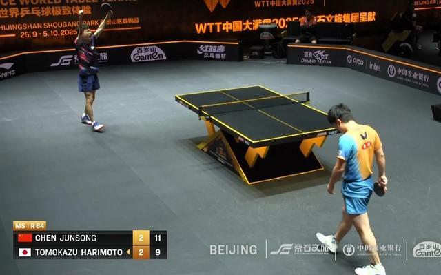 国乒20岁小将爆冷翻盘!张本智和嚣张言论遭打脸,被淘汰苦笑离场
