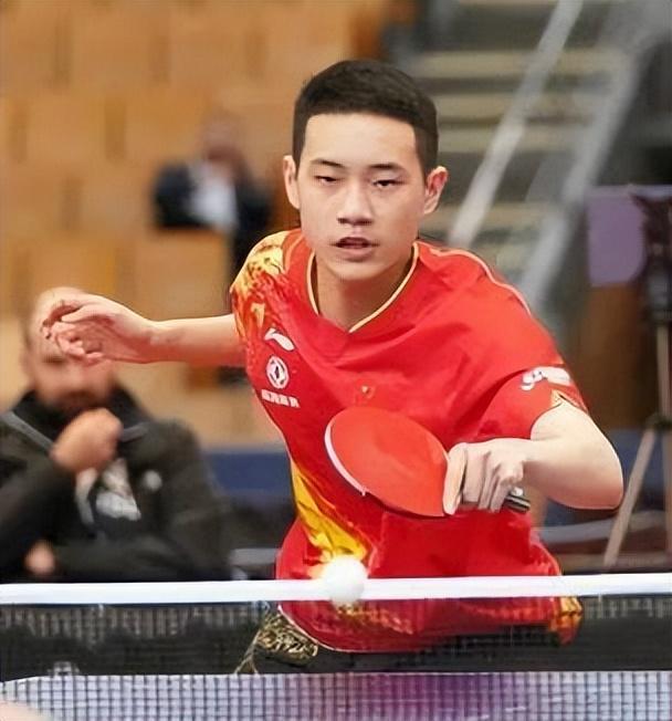 国乒20岁小将爆冷翻盘!张本智和嚣张言论遭打脸,被淘汰苦笑离场