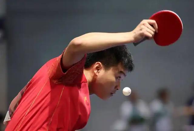 国乒20岁小将爆冷翻盘!张本智和嚣张言论遭打脸,被淘汰苦笑离场