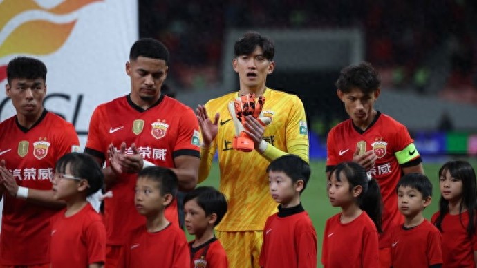 观点：范德萨、吉祥物带来好运？崇明一期老将的冠军之心，才是海港20年之魂