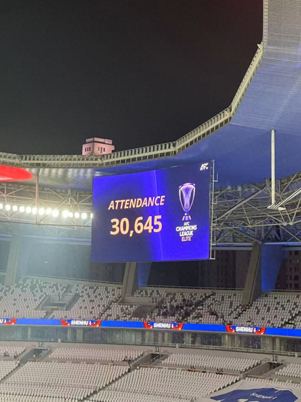 体坛联播｜欧冠小组赛阿森纳迎来两连胜，大巴黎客场绝杀巴萨