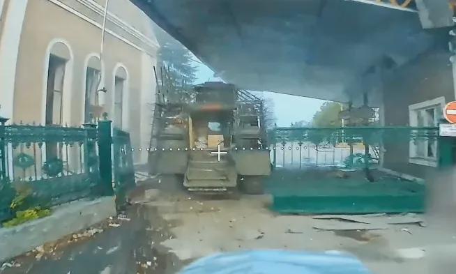 红军城争夺白热化，泽连斯基：战斗激烈，后勤补给艰难！俄称“乌军被围困，人员已开始投降”，乌方否认