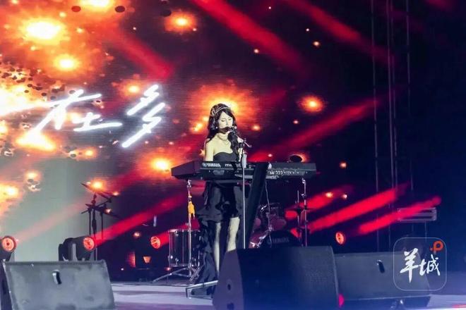 被老师身份耽误的歌手？广州一高校老师一段高音火爆网络！本人回应