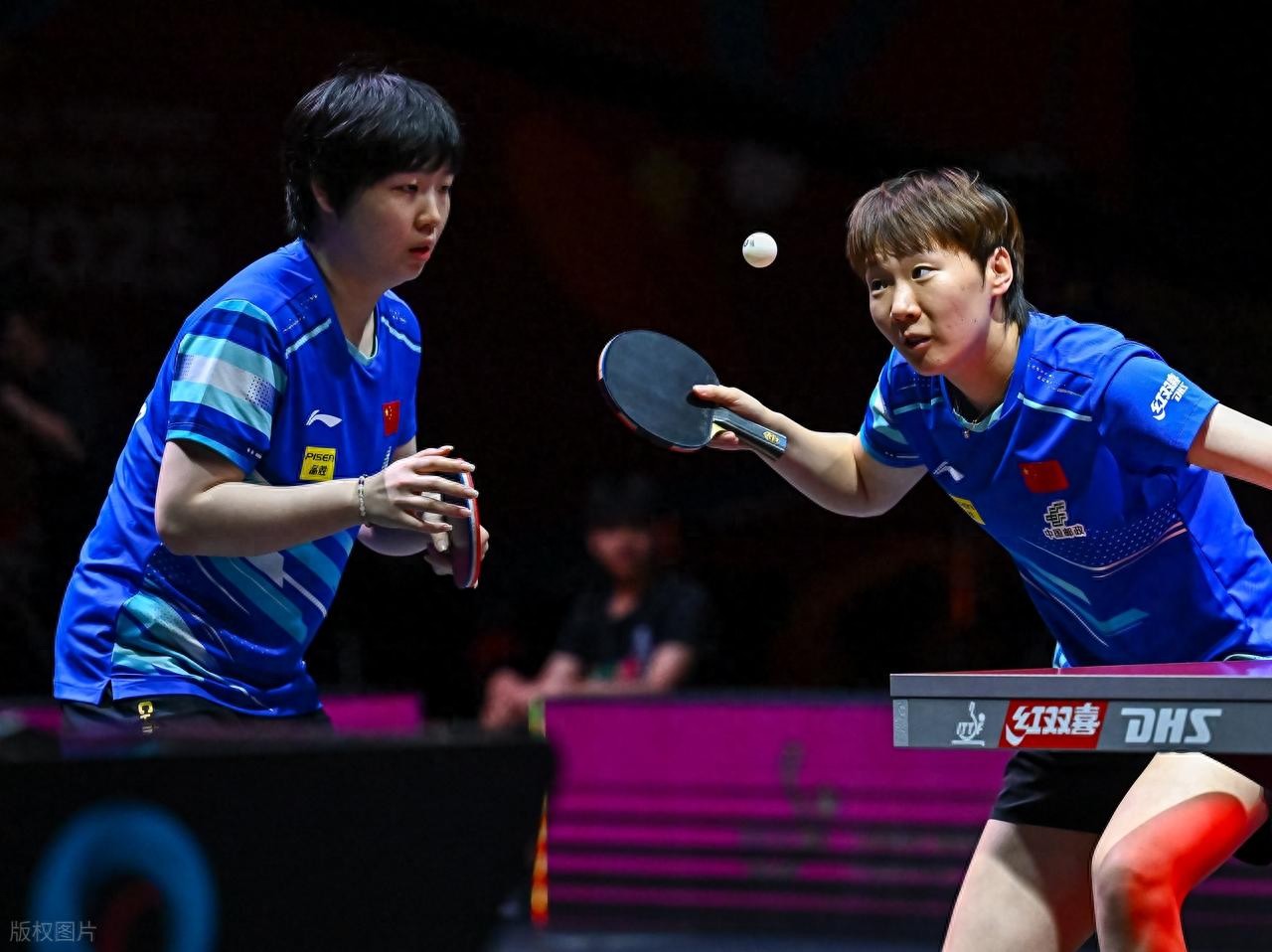 WTT中国大满贯-有惊无险！王曼昱/蒯曼3-1逆转日韩组合 获女双冠军