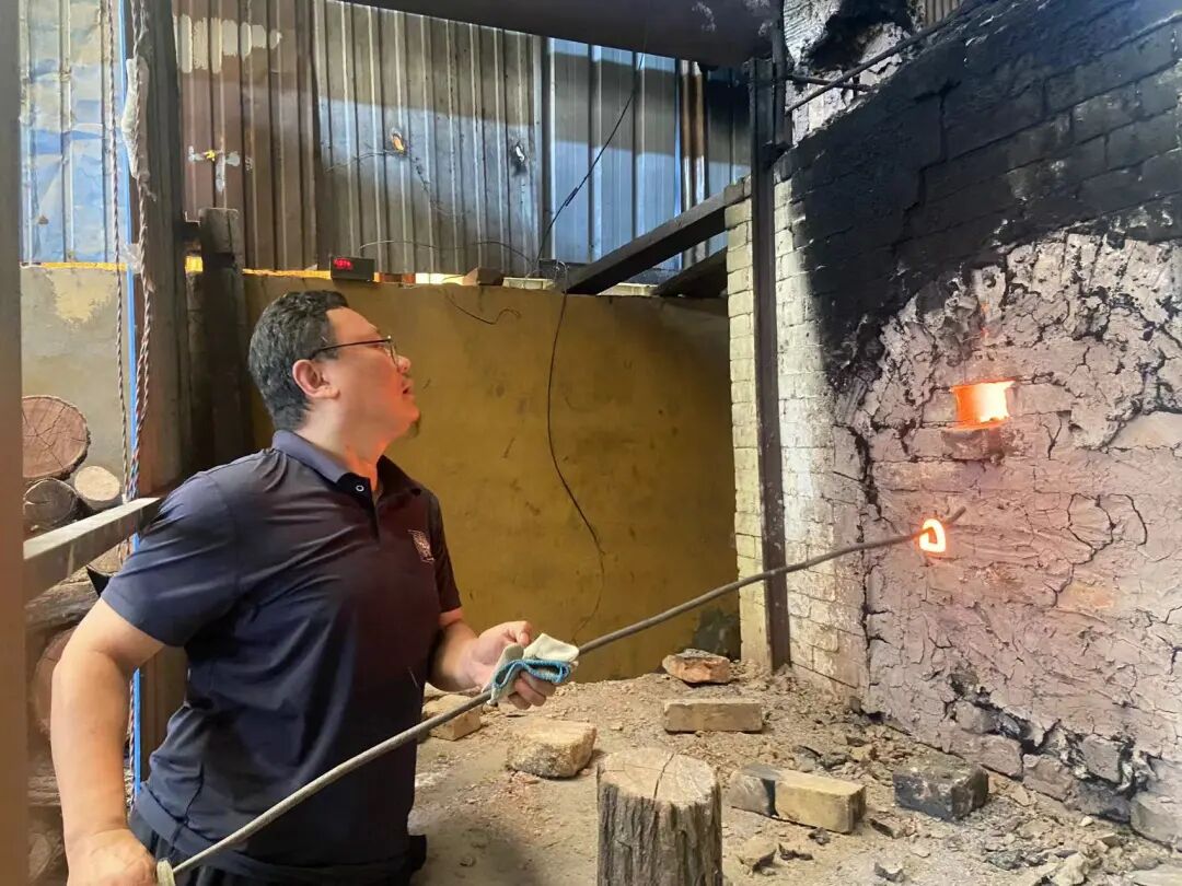 驯服狂野火焰?年轻人为何迷上“柴烧”