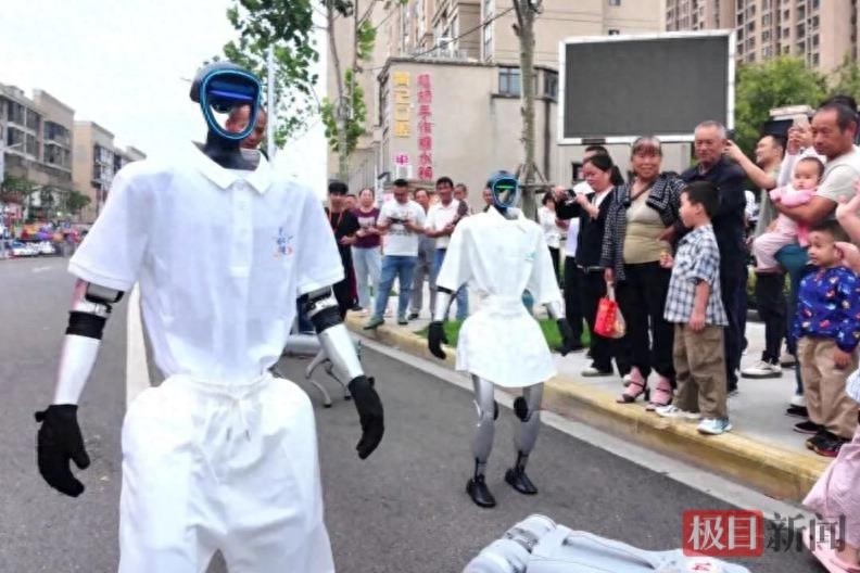 无人机光影秀、AI机器人互动、荆州花鼓戏上演……湖北江陵中秋、国庆双节氛围感拉满