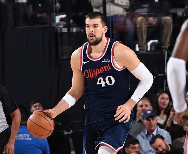 拉锯战!残阵快船居然取得领先:祖巴茨轰16+7,比尔11中2低迷