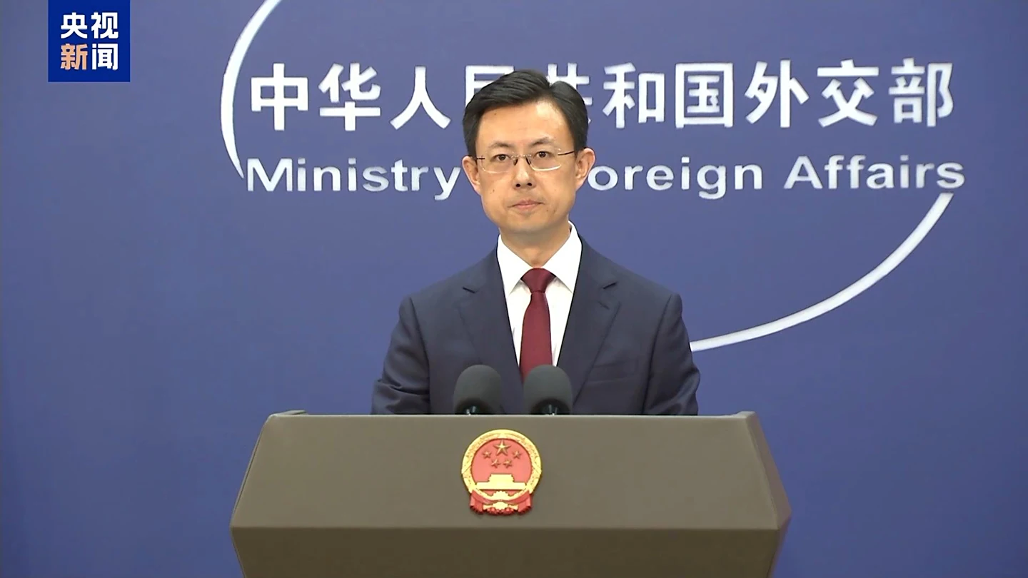 老外也“稀奇”：俄罗斯游客在上海一人豪掷 12 万连买 6 台华为折叠电脑