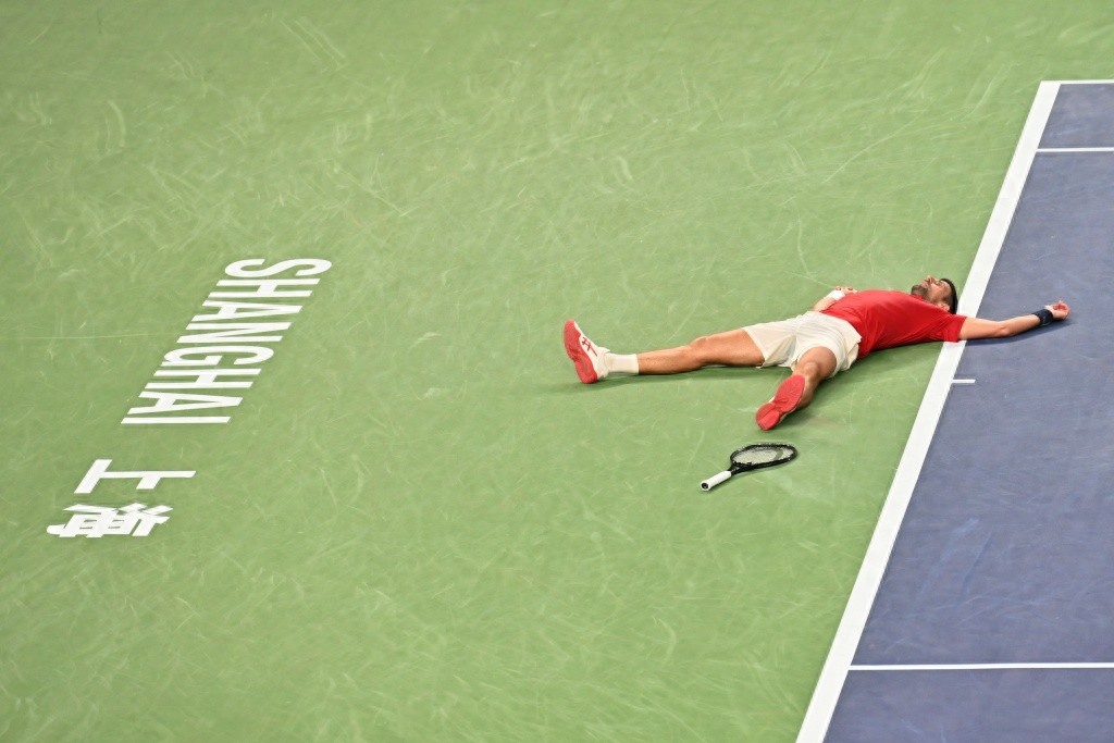 体坛联播｜德约苦战晋级上海站八强，C罗获葡萄牙环球声望奖