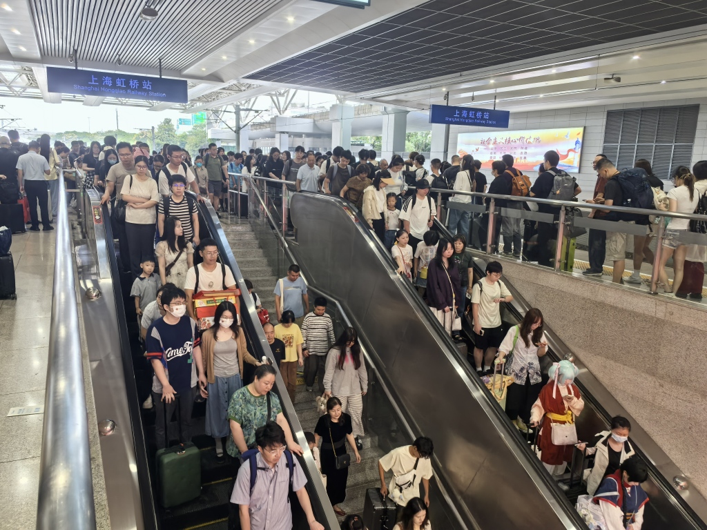 铁路上海站迎返程客流最高峰,预计今日到达83.7万人次