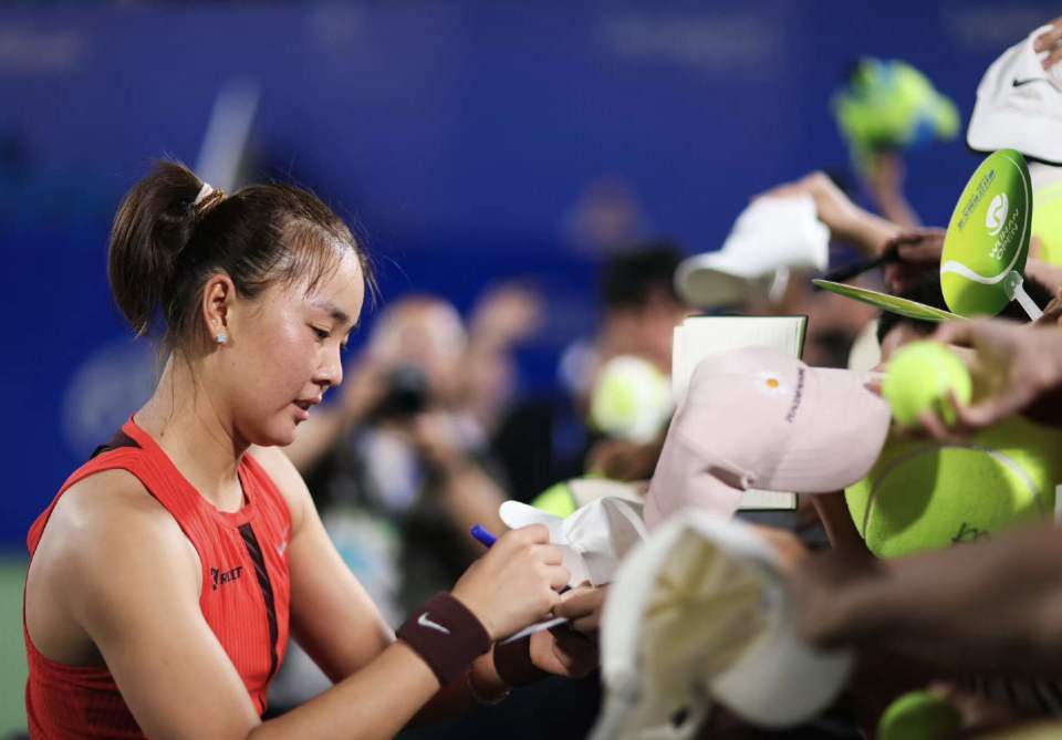 首轮爆冷出局！中国网球名将泪洒发布会，中国军团主场冲冠难度大