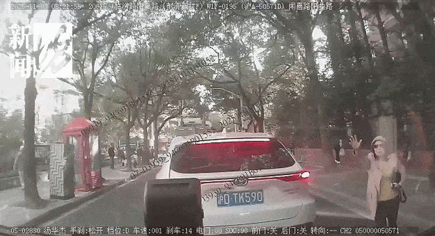 上海一中学附近,突然冒出浓烟!女子慌忙求助,公交司机上演教科书式救援