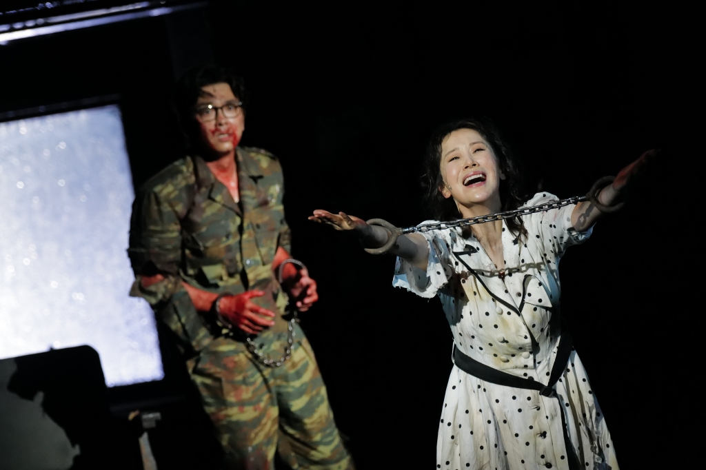 萨特《死无葬身之地》为何一直长演不衰?