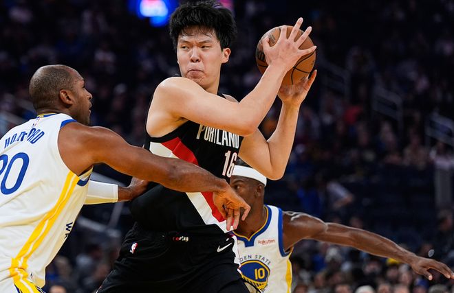 惨不忍睹!杨瀚森首秀4分6犯规4失误 防守软肋尽显媒体人建议减重