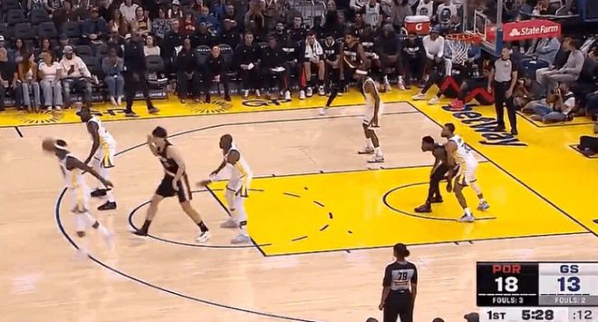 惨不忍睹!杨瀚森首秀4分6犯规4失误 防守软肋尽显媒体人建议减重