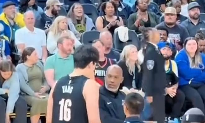 杨瀚森首秀谁注意这两细节？比卢普斯耐心指导，本人失落退场！