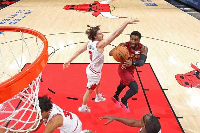 季前赛-骑士3人20+仍惜败公牛 日本河村勇辉制胜两罚米切尔22分