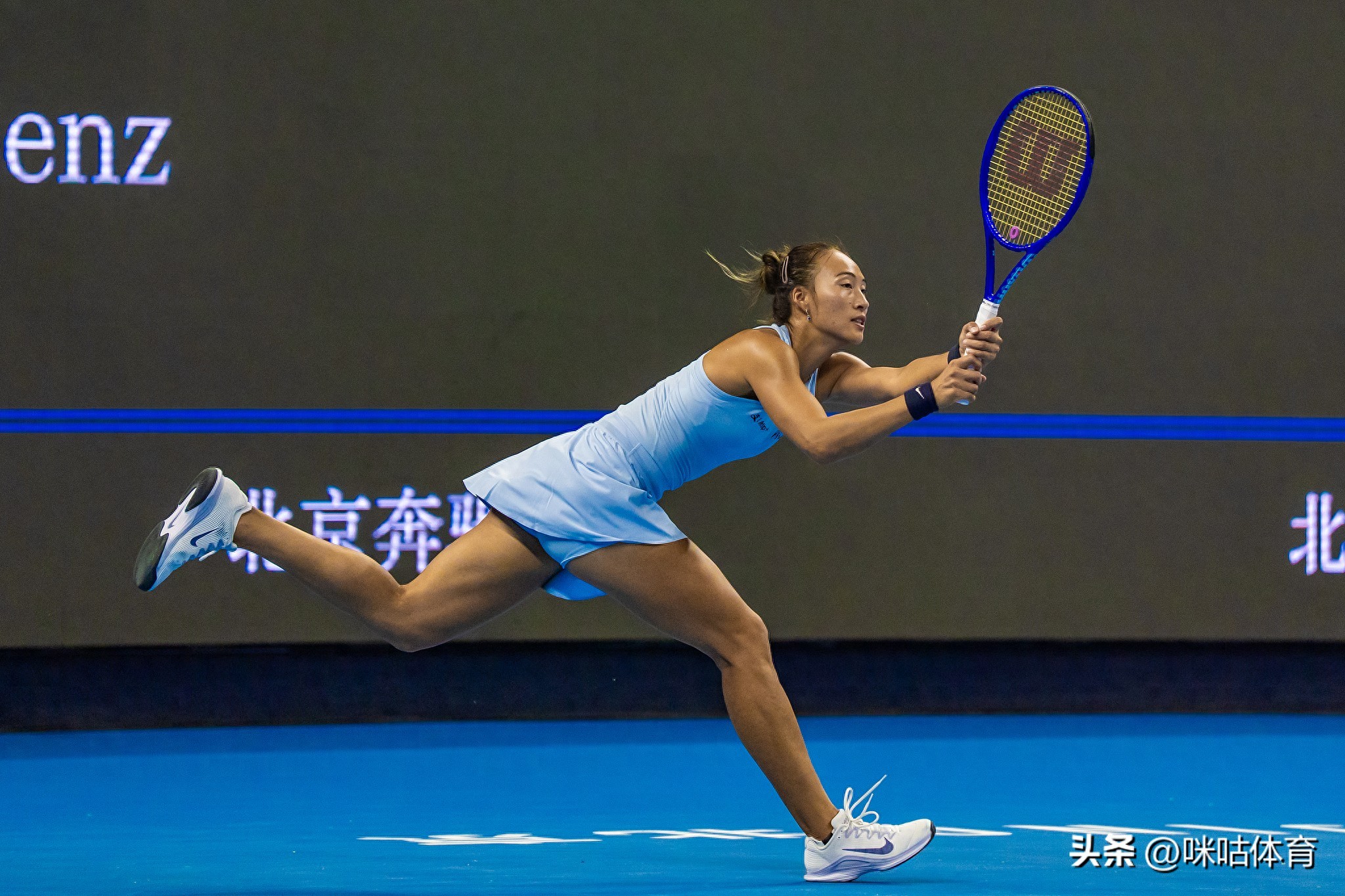 郑钦文的 “痛与荣”：带伤拼下 20 胜却 4 连退，排名却跌穿 20 名