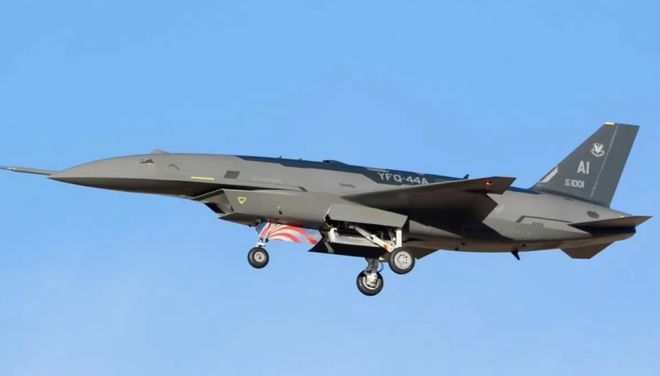 技术派｜美最新无人战斗机试飞，空战新时代正在加速到来