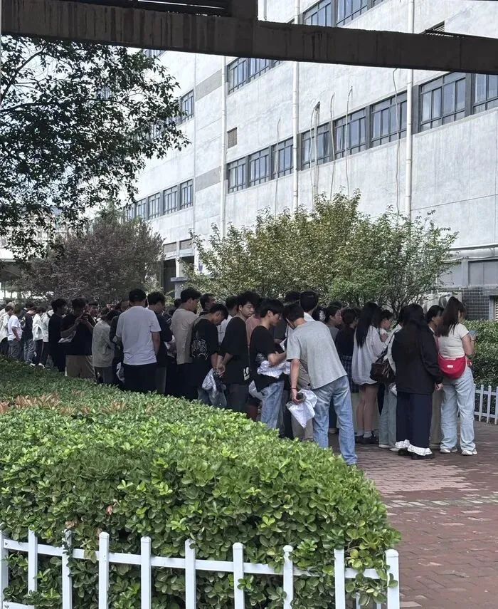 郑州富士康iPhone 17港区产线已接近满产,近20万人两班倒赶工