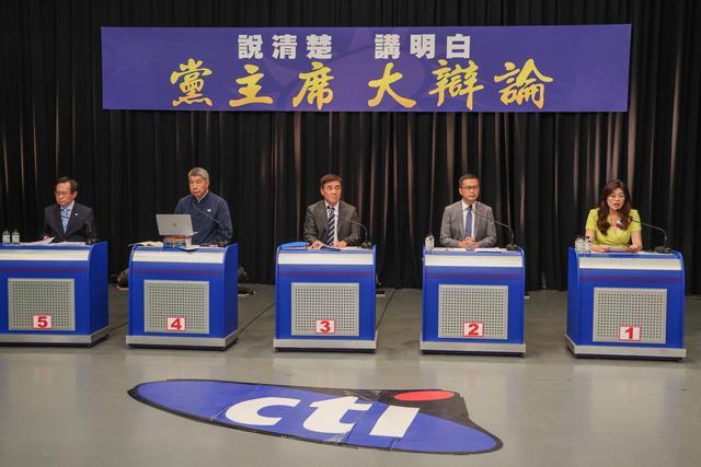 国民党主席辩论,区桂芝犀利问:是否重建台湾课纲?候选人回应了