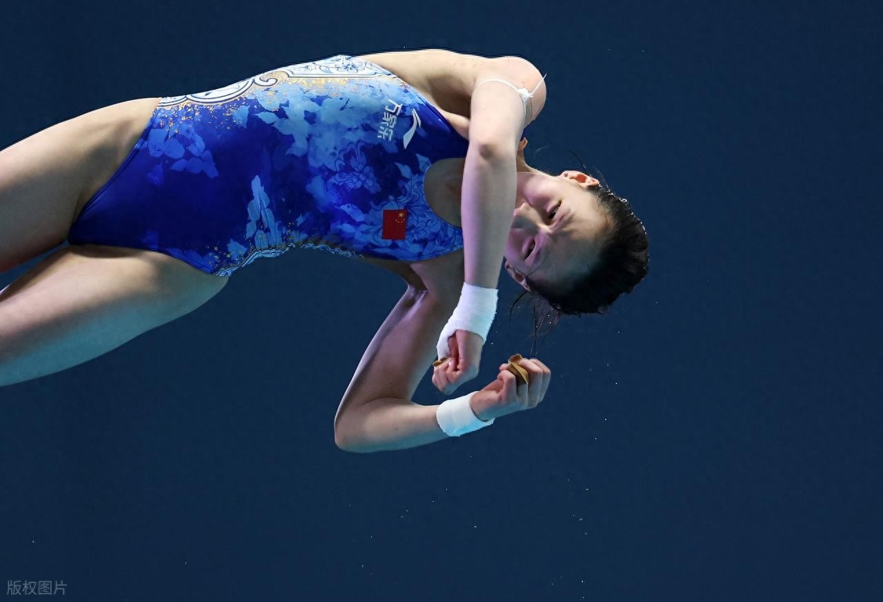 全运会跳水-陈芋汐首获全运女子10米跳台冠军 包揽单双人跳台金牌