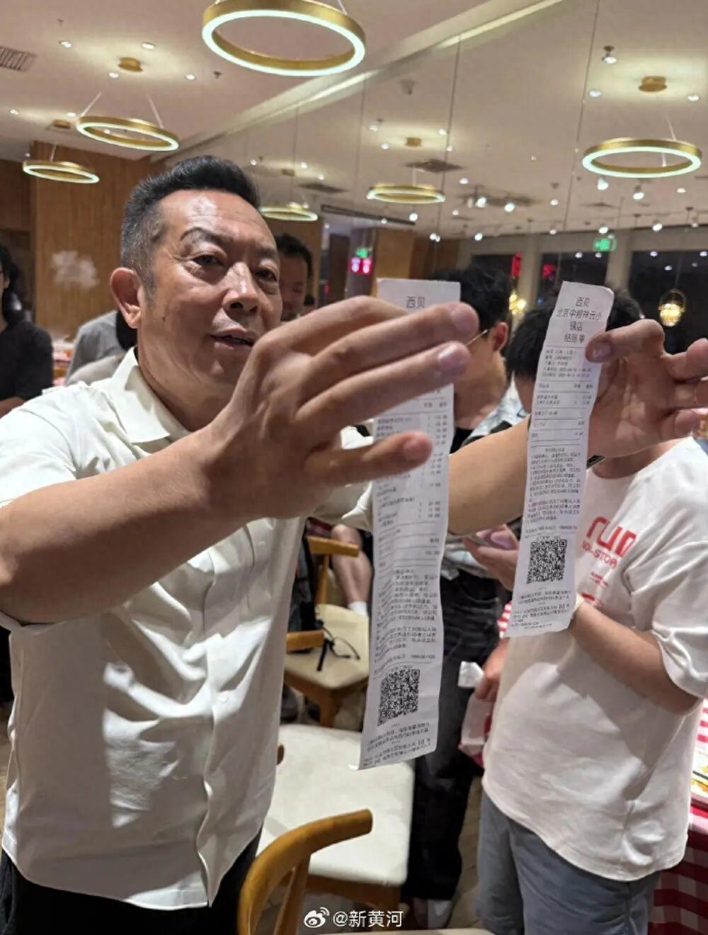 西贝创始人：罗永浩方结账时攒了会员积分，走后一小时却说“恶心”，明天起全国所有门店上线“罗永浩菜单”