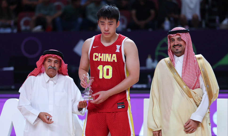 中国男篮，天上掉下个王俊杰？