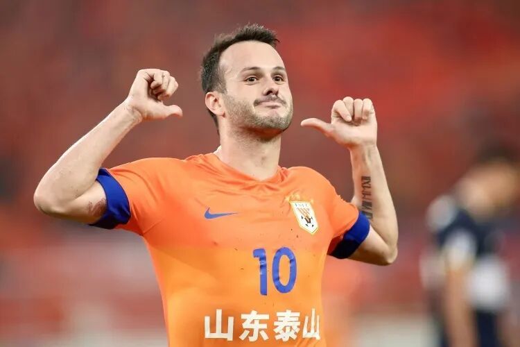 3-3戴帽！经十路梅西24轮轰22球！左右中超争冠格局