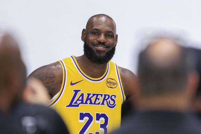 岁月催人老!詹皇因坐骨神经痛休战4周,错过勇士森林狼国王等强敌