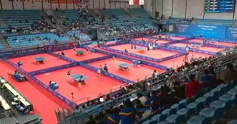 乒乓球第二日比赛，刘诗雯10-0选择让球，陈梦无奈惨败，孙颖莎稳