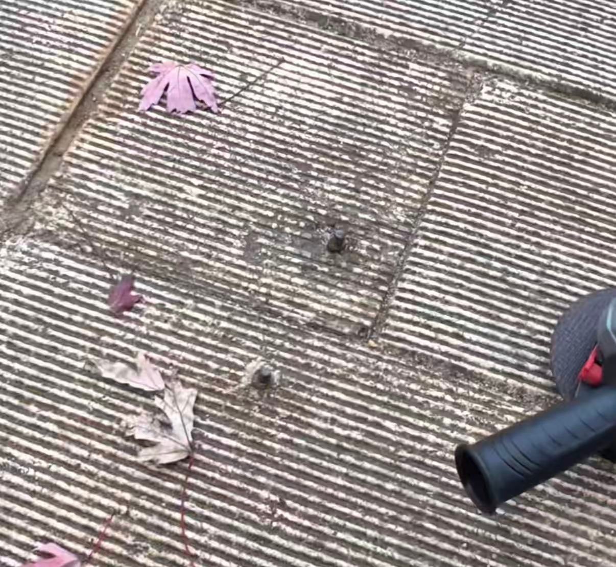 武汉外卖员两年清除路钉七八百枚:自费做公益,只为路人车辆出行安全