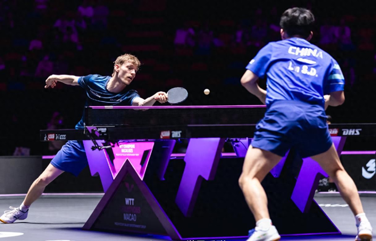 乱套了！男单卫冕冠亚军全出局，王楚钦强势爆发，林诗栋惨遭绝杀