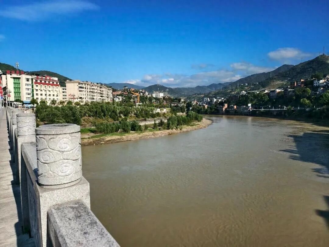 婚礼当天跳河男子父亲最新发声:与女方及家属见面不欢而散,新郎新娘在婚车上争吵