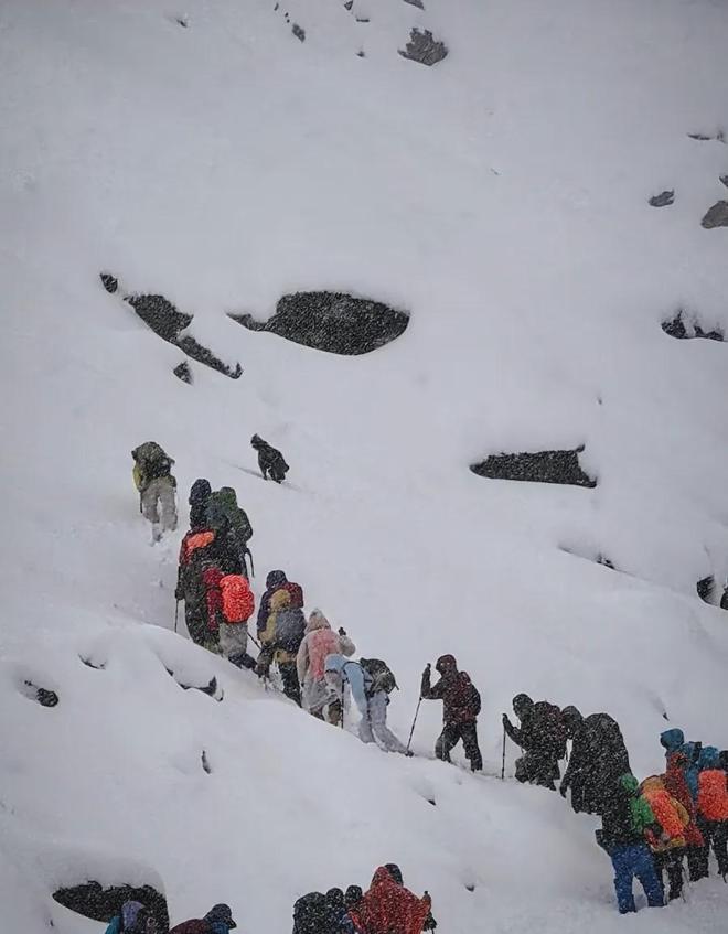 珠峰暴雪中“人肉开路”带百人突围的向导找到了，曾在广东做户外领队，讲述从受困到脱险全过程