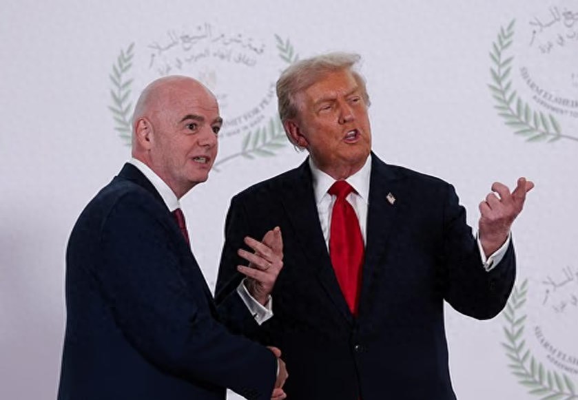 国际足联主席现身“和平峰会”，与特朗普并肩 批评人士：国际足联背弃了政治中立