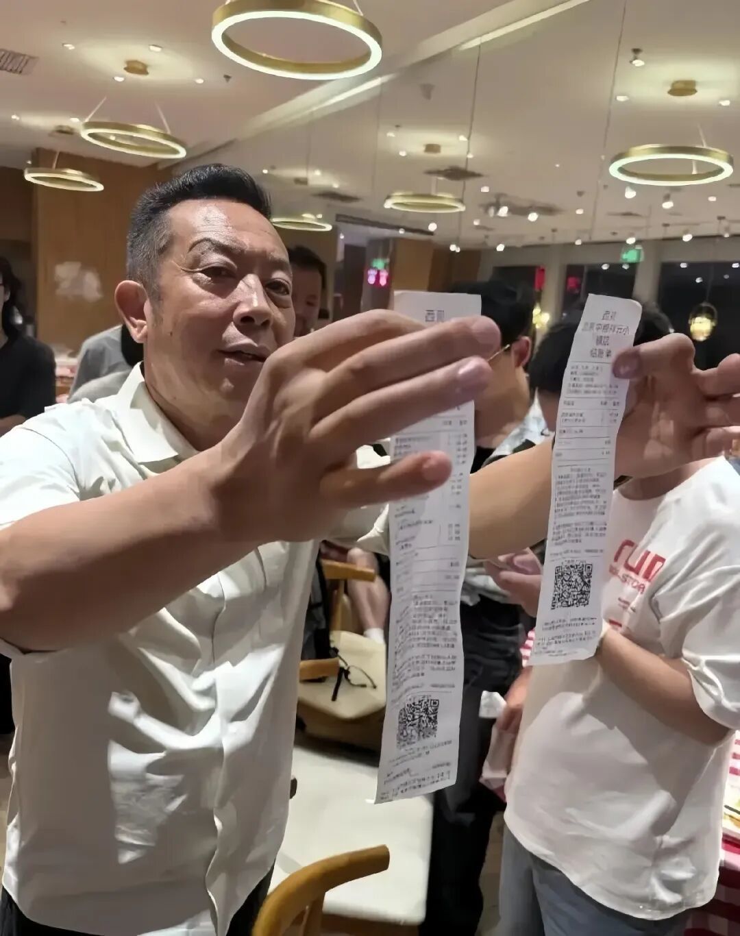 “顾客虐我千百遍”，贾国龙委屈在哪儿？