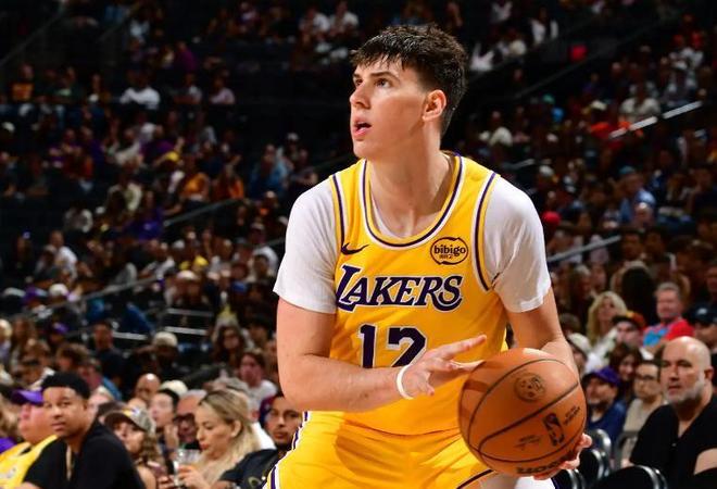 出场34分钟却毫无存在感，湖人侧翼新援的状况有些令人担心？