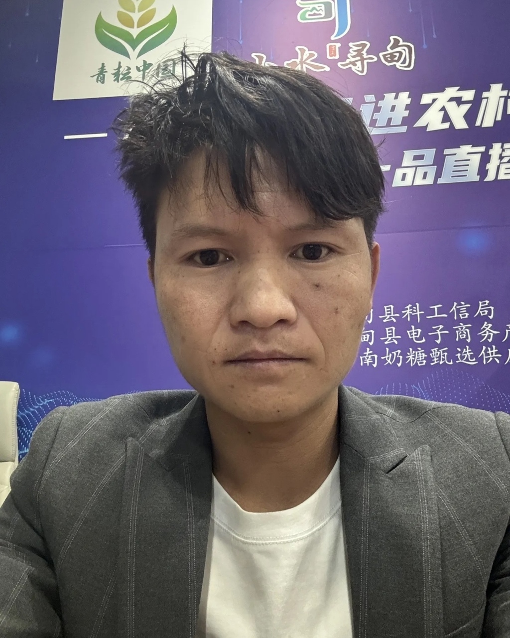 云南百万粉丝网红小英的丈夫被刑拘：酒后肇事逃逸致人重伤