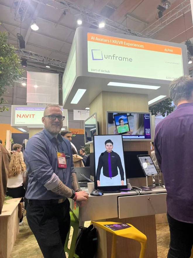 在全球最大的科技峰会现场,他们用DeepSeek养出迷你“独角兽”