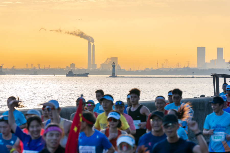 以赛为媒,长滩半马在上海最长滨江赛道开跑