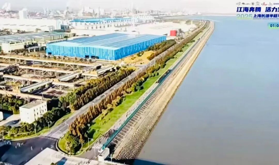 跑进江风与钢厂!2025上海长滩半马6000人开跑,解锁城市赛道新玩法