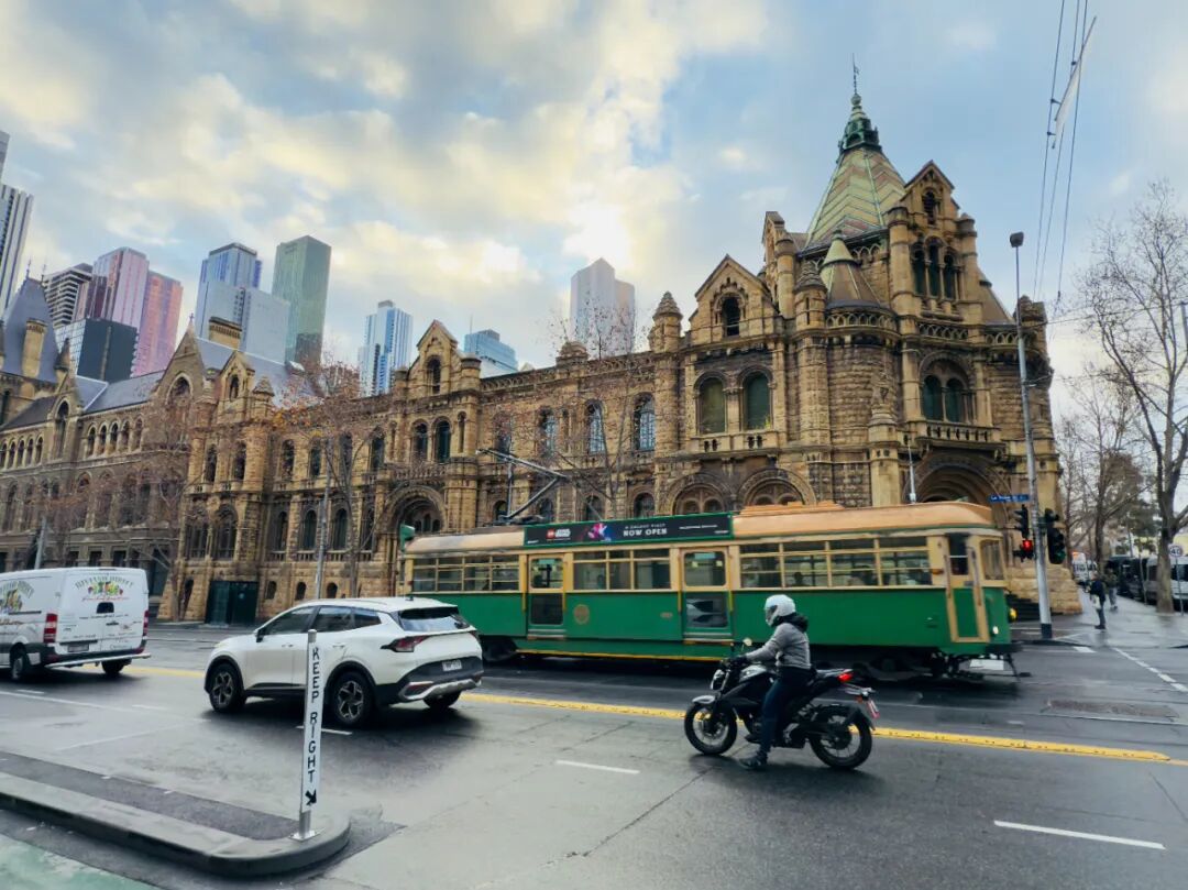 在墨尔本,有轨电车载我去品鉴美食