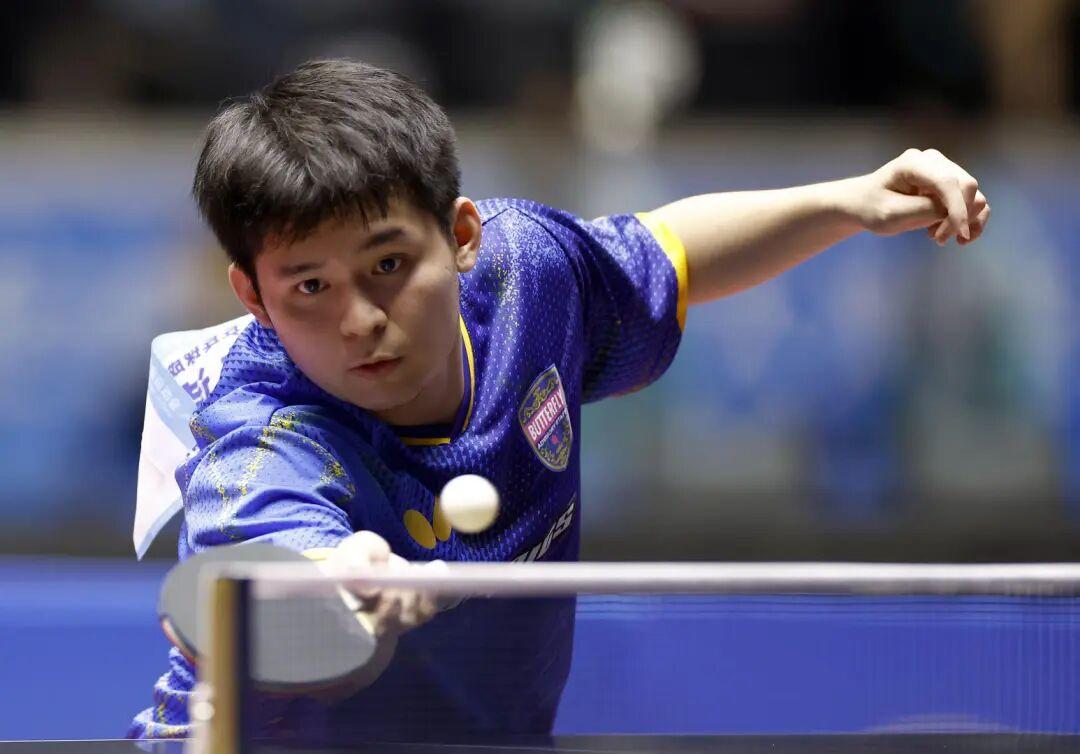 樊振东4:1战胜林诗栋,成功卫冕全运会乒乓球男单冠军,王楚钦获铜牌;樊振东此前主动陪林诗栋练球