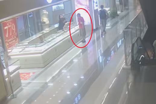 七旬老人将150克黄金交给骗子还要再送48万元金条,民警苦劝一天终结骗局